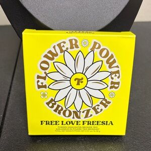 Trixie Cosmetics NIB Flower Power Bronzer Highlighter Trio Free Love Freesia